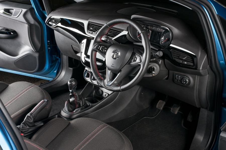 Интерьер Vauxhall Corsavan Limited Edition (E) 2017 года  (фото 13 из 19)